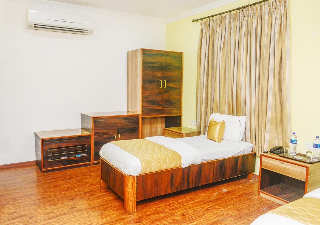 Subhash- Andheri 3* Bombay